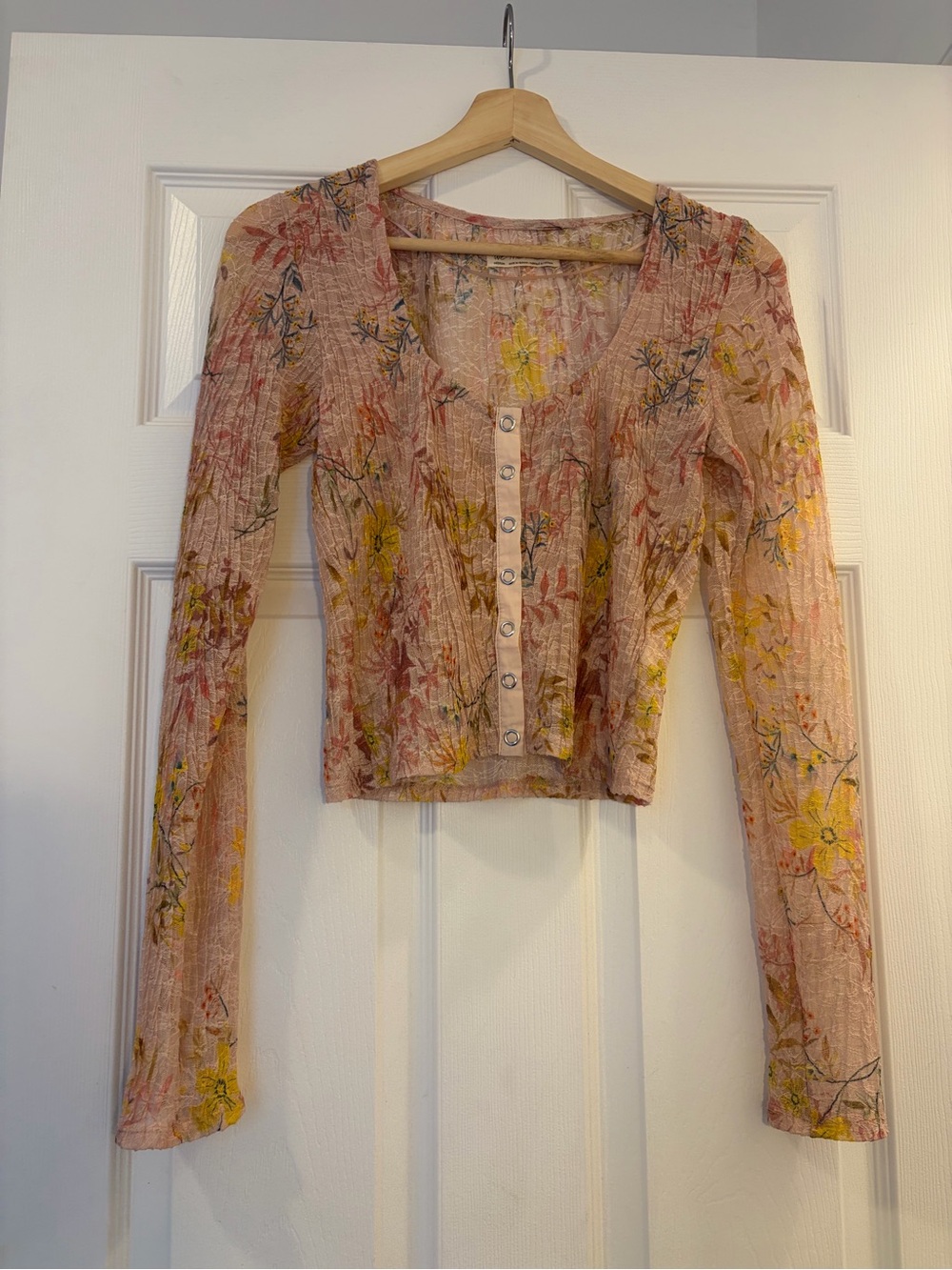 We The Free Pink Floral Button-Front Long-Sleeve Crop Top
